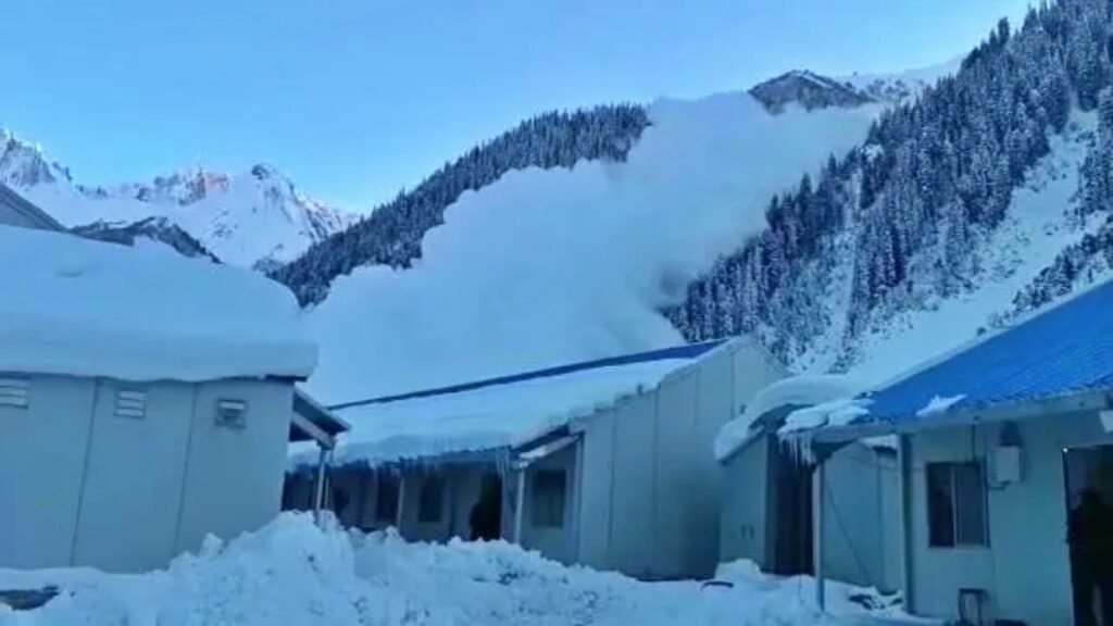 Avalanche hits Sarbal and Bandipora