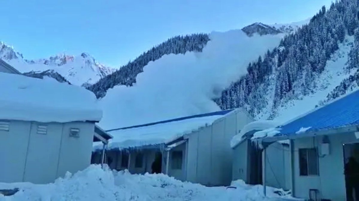 Avalanche hits Sarbal and Bandipora areas of Jammu and Kashmir, watch video