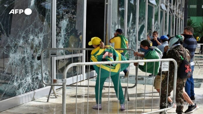 Bolsonaros supporters attack the Parliament