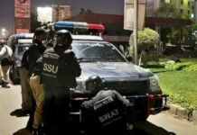 10 terrorists attacked Pakistans Karachi police headquarters