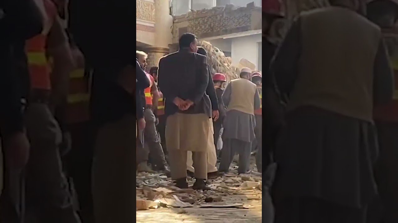 Suicide bomber kills dozens at Pakistan mosque in Peshawar