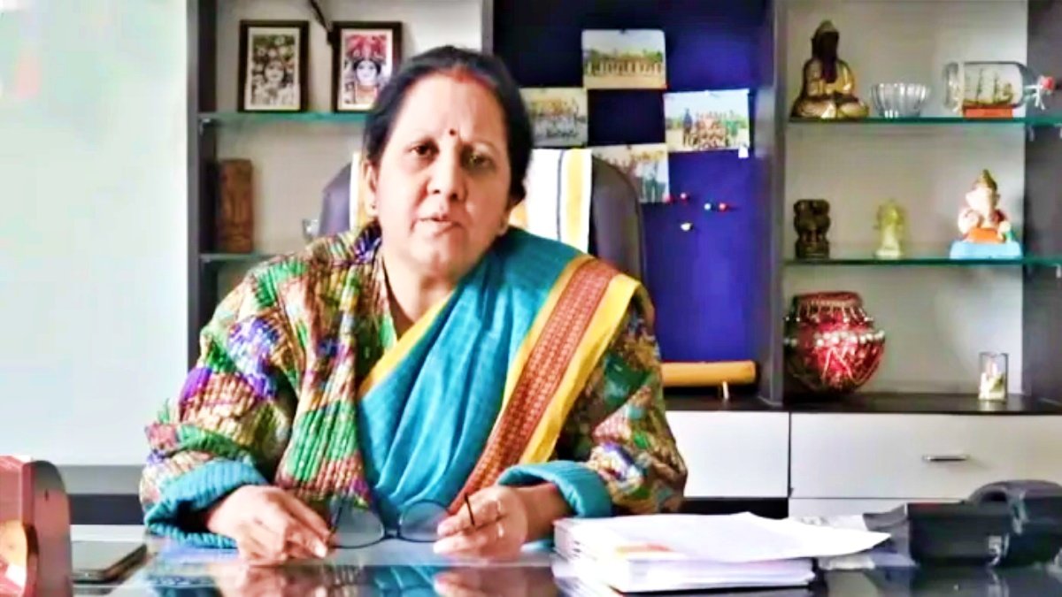 Female principal burnt by her own former student lost the battle of life