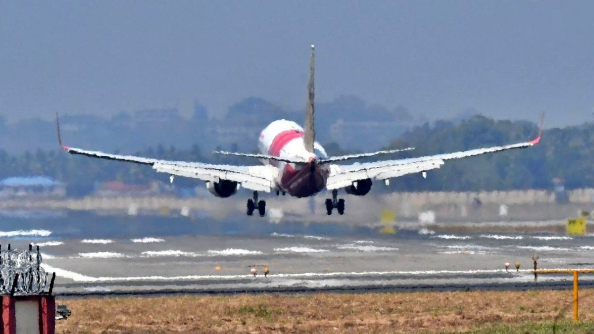 Emergency landing of flight at Thiruvananthapuram airport, accident occurred during takeoff