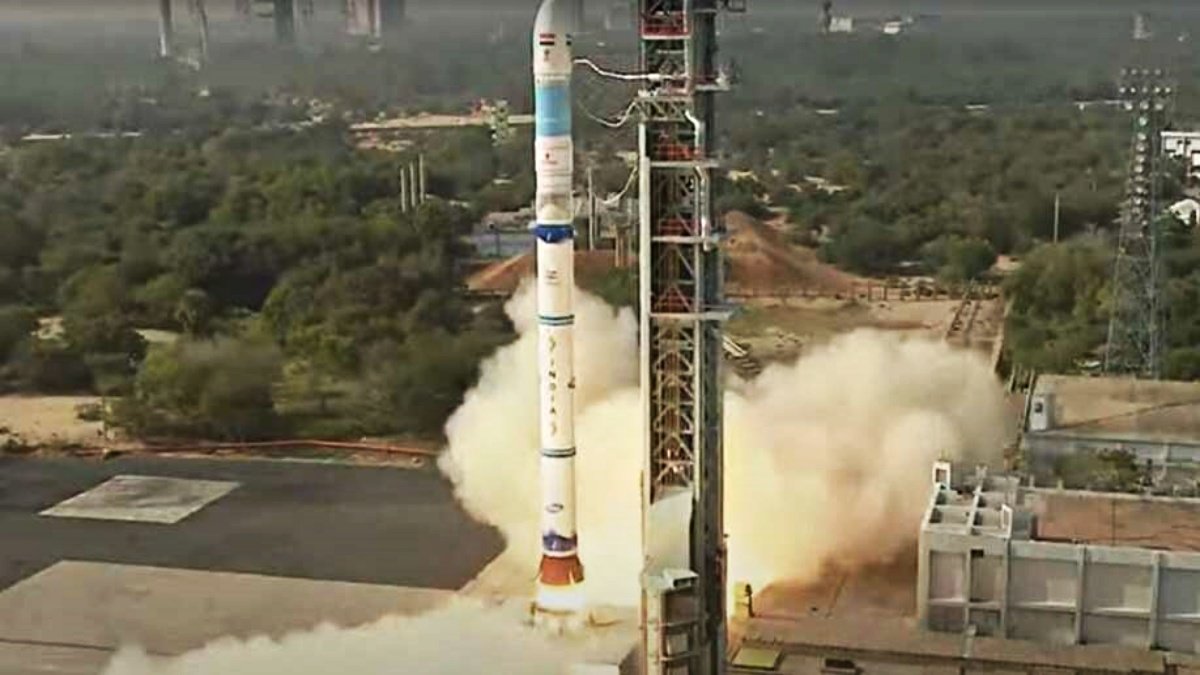 ISRO launches its smallest rocket ‘SSLV-D2’, space flight with 3 satellites