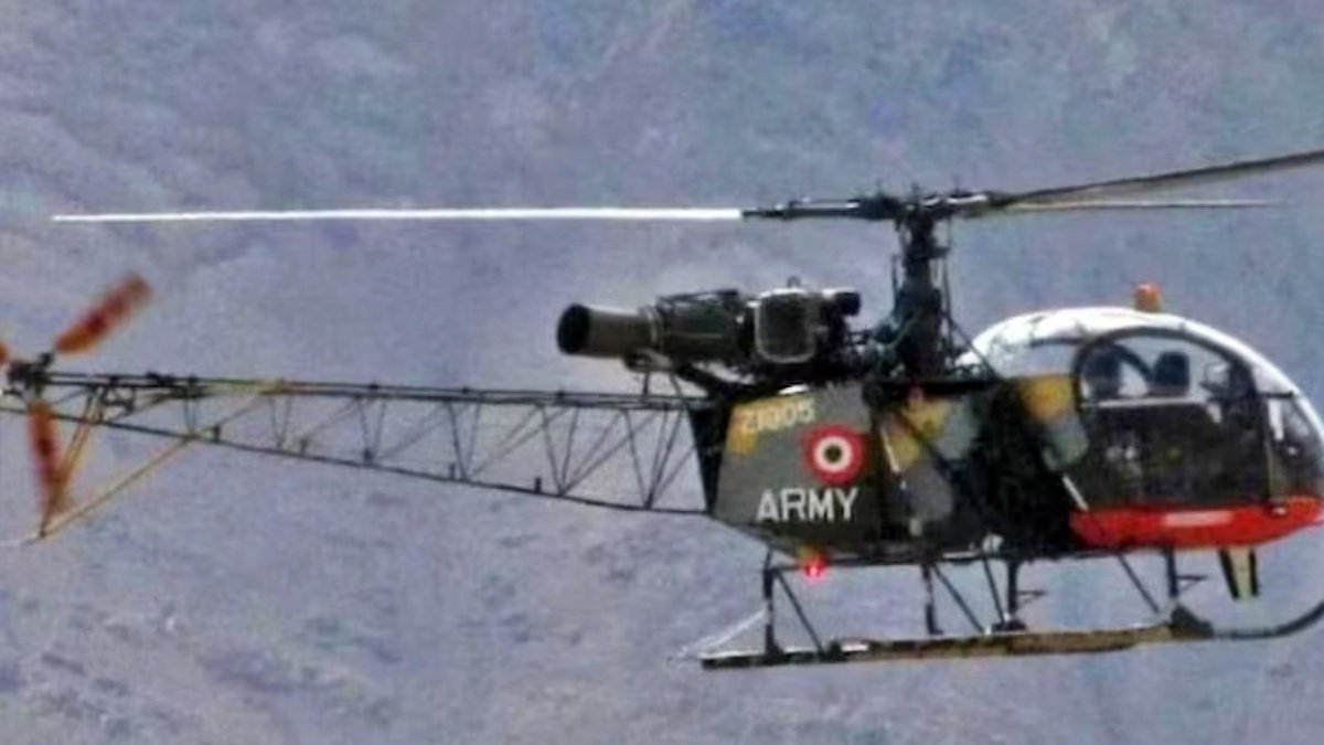 Indian Army’s Cheetah helicopter crashesed, search for pilots begins