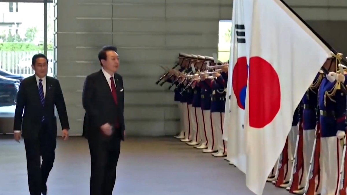 After 12 years, Japan and South Korea became friends again, promised to rekindle strained relations