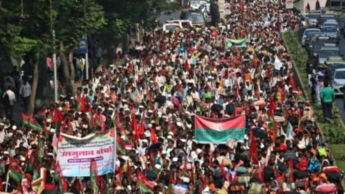 Protest march of more than 10,000 farmers reached Mumbai