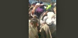 Video of flour loot in Pakistan