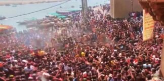 holi at Manikarni ghat