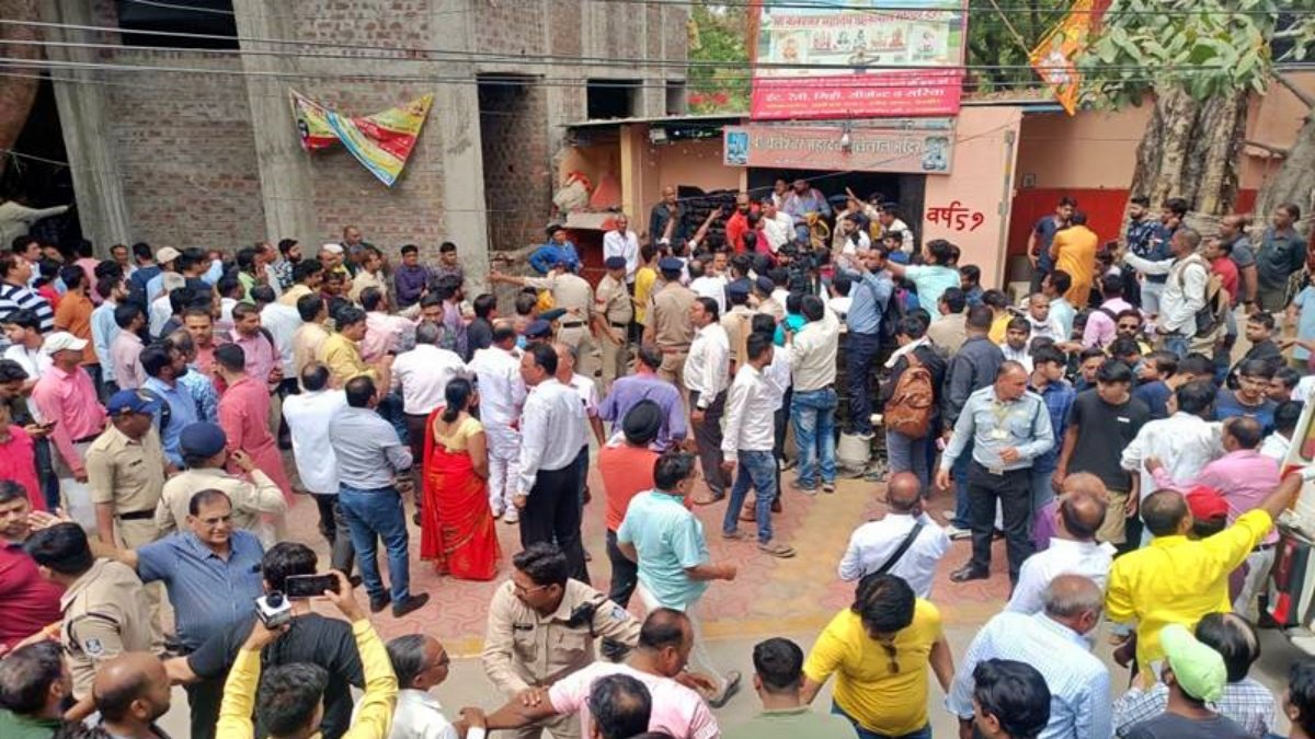 More than 25 people fell due to collapse of the roof above stepwell in temple on Ram Navami, four were evacuated
