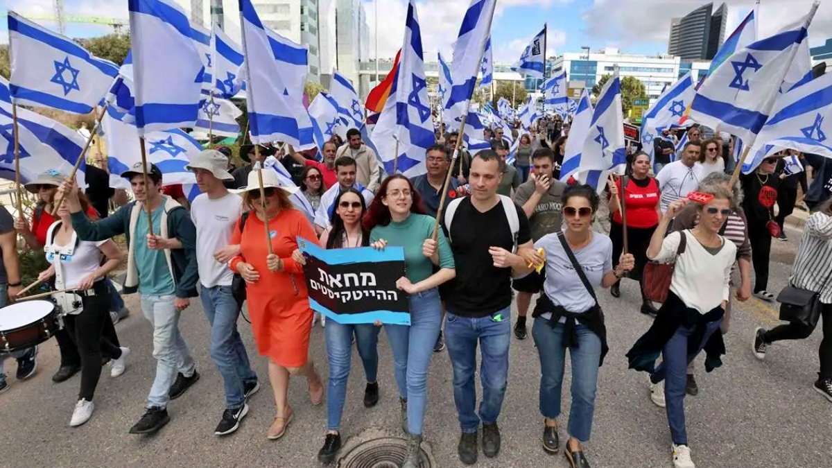 Why ruckus in Israel, why people on streets against Netanyahu, on what issue is the dispute?