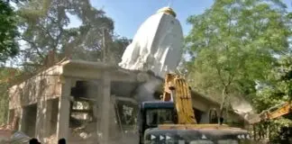 Bulldozer-beleshwar-mandir-Indore