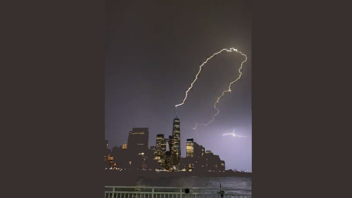 Lightning struck on World Trade Center in New York, amazing view captured on camera, watch Video