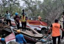 Pune to Mumbai bus fell into the ditch