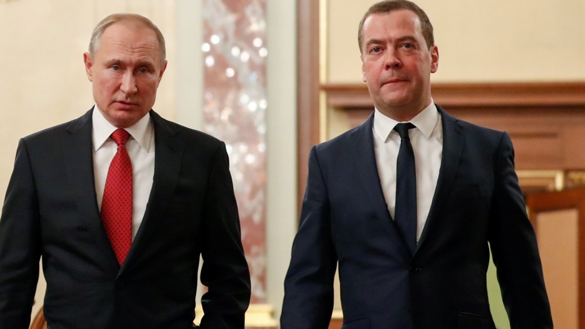 ‘We Are Probably on Verge of New World War’ says Putin ally Dmitry Medvedev