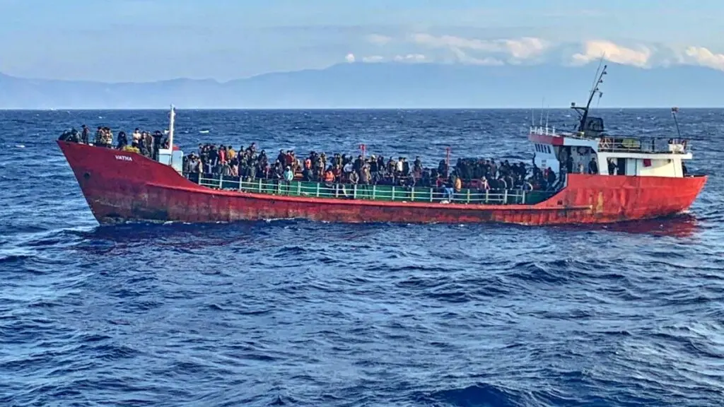 Ship full of 400 people sunk