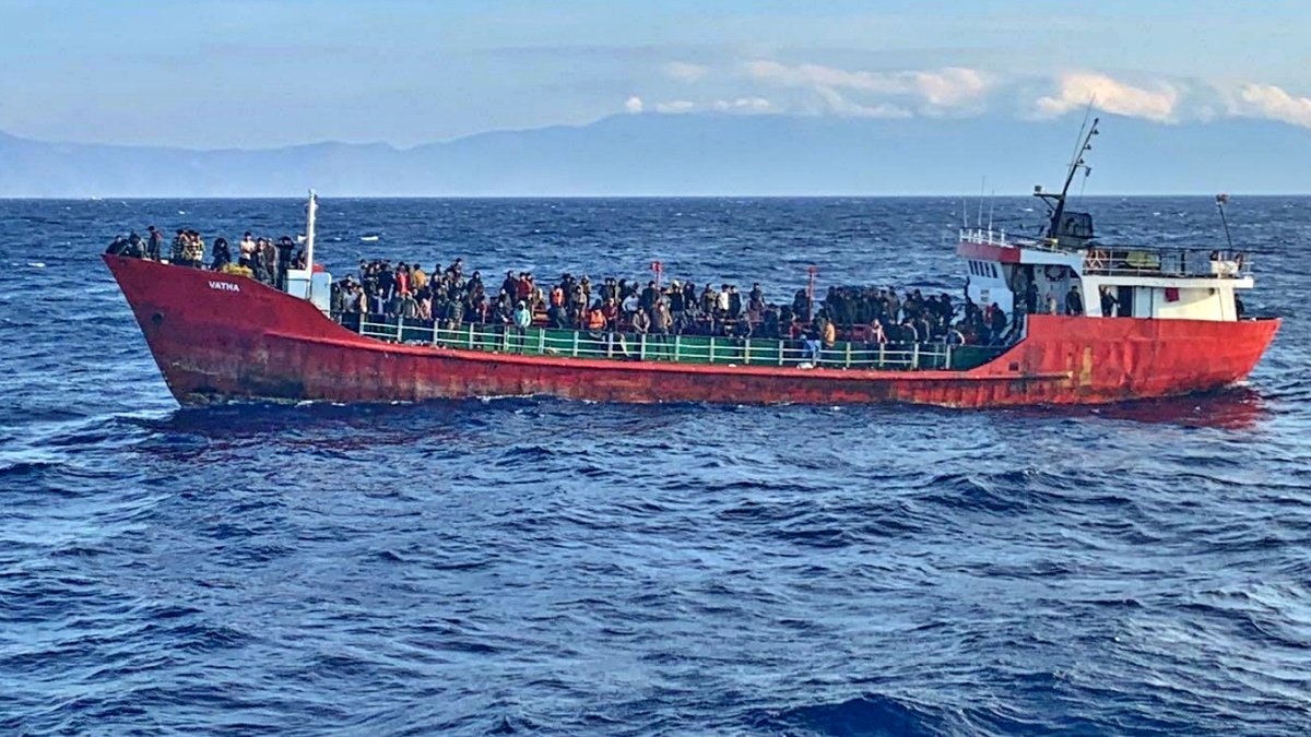Ship full of 400 people sunk between Greece and Malta, two killed, more than 20 missing