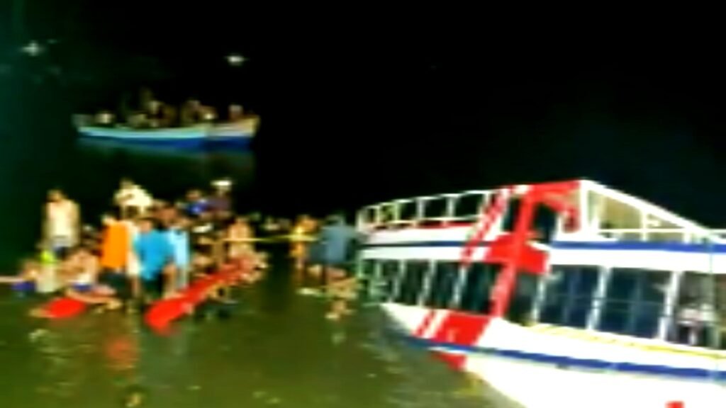 Boat full of tourists capsized in Malappuram