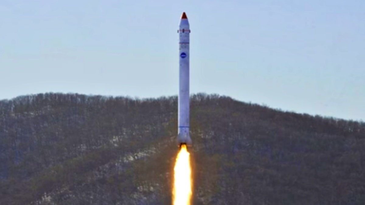 DPRK reconnaissance satellite launch suffers accident falling into the western waters