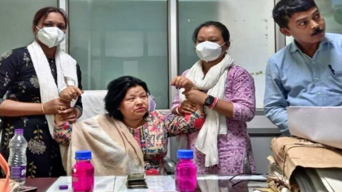 Female GST officer caught taking bribe of Rs 4000, more than Rs 65 lakh recovered from home