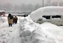 Heavy snowfall in Kashmir