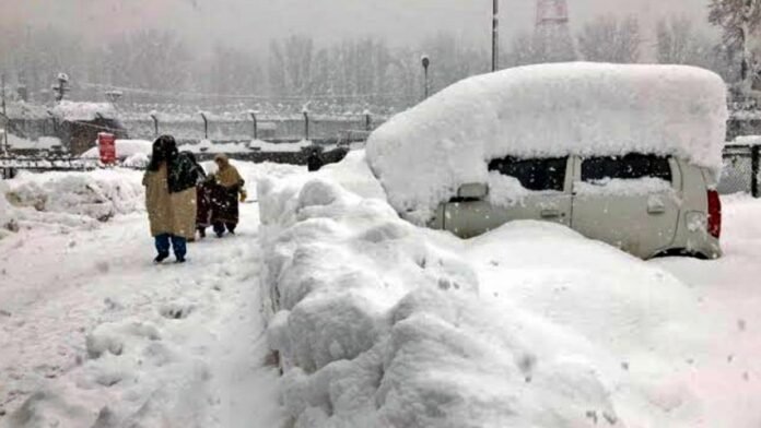 Heavy snowfall in Kashmir