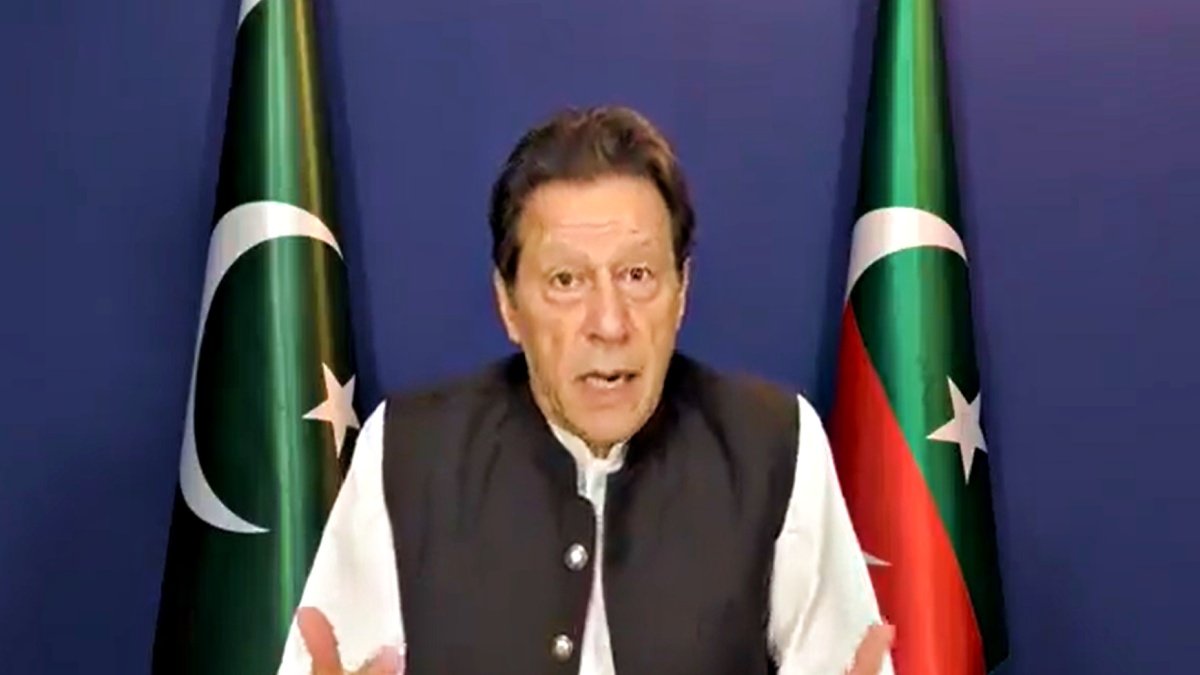 Police reached Imran Khan’s house, informed by tweeting