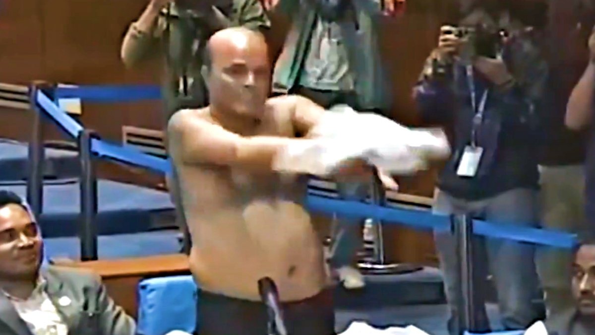 MP not got chance to speak, took off his clothes in house full of anger, watch video