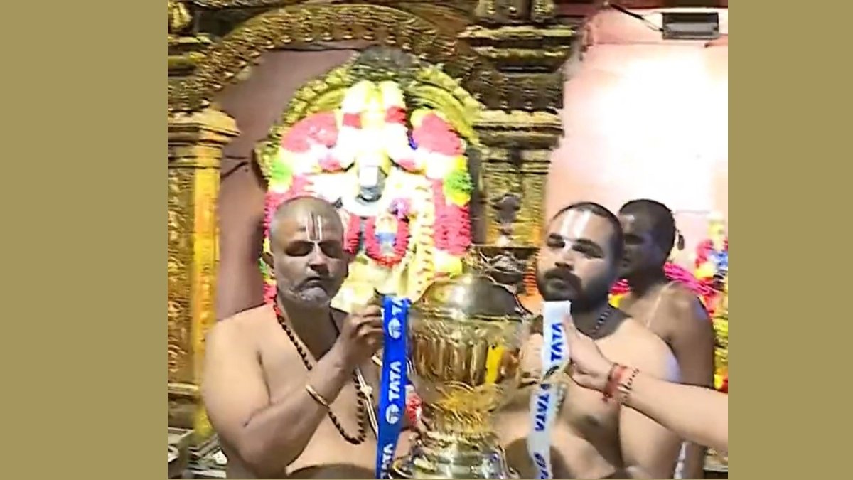 Chennai Super Kings team management performed special worship of IPL 2023 trophy in Tirupati temple, watch video