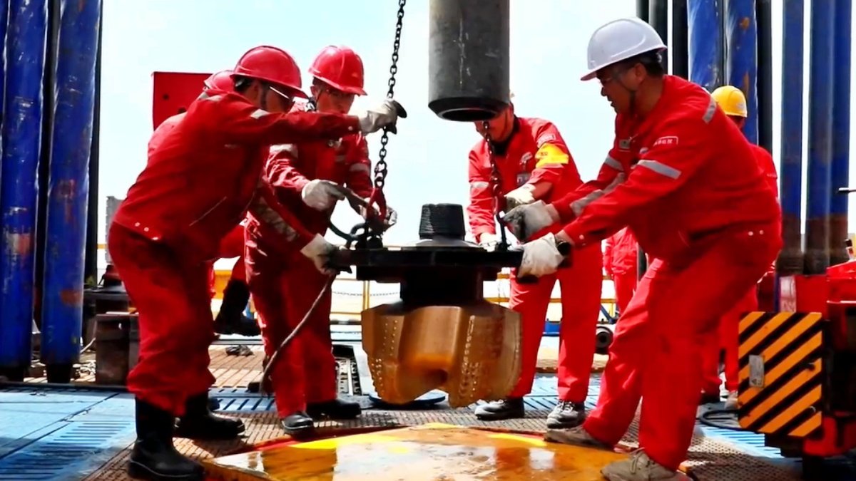China drilling a hole 10,000 meters
