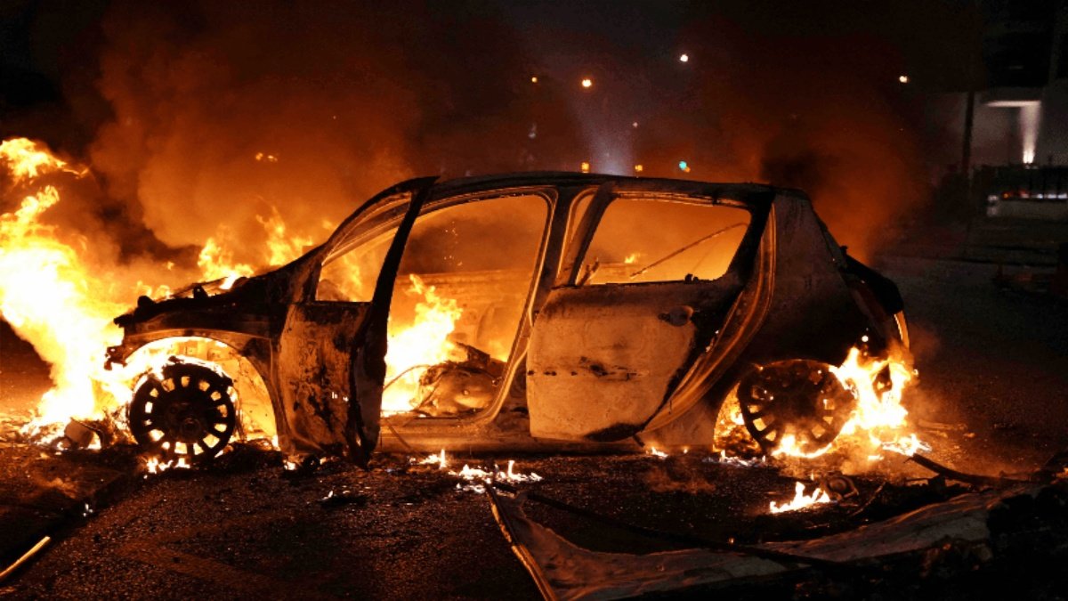 Fierce protests after murder of a teenager in Paris, 150 people arrested