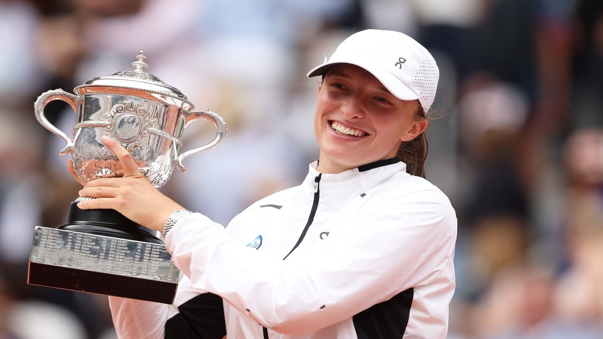 Iga Swiatek Wins 3rd French Open Titles, Monica Seles and Naomi Osaka only other players to accomplish the feat