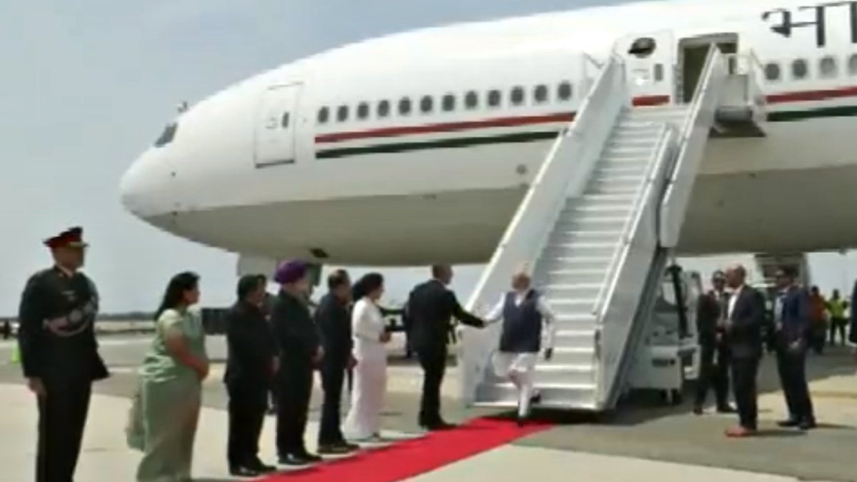 On his first state visit, PM Narendra Modi reached in America, welcomed at New York airport