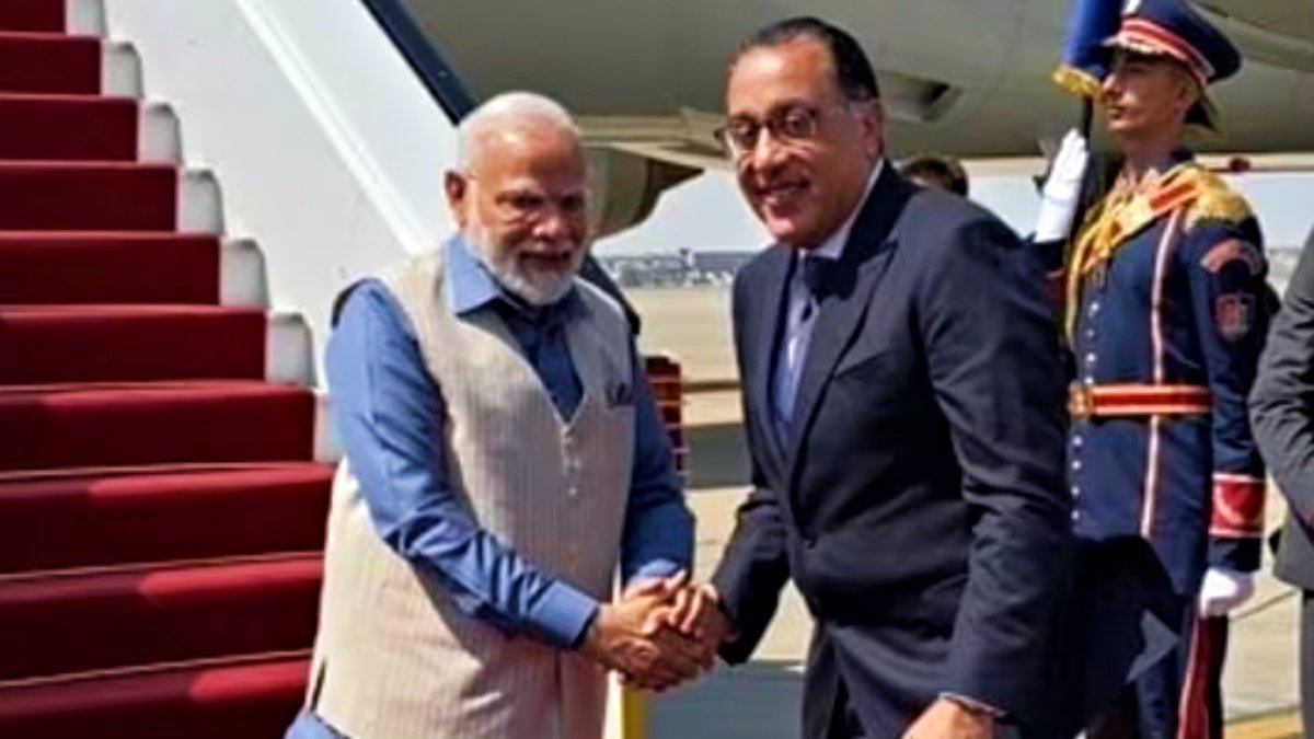 PM Modi reached Cairo, welcomed by Prime Minister Mustafa Madbouli; given guard of honor