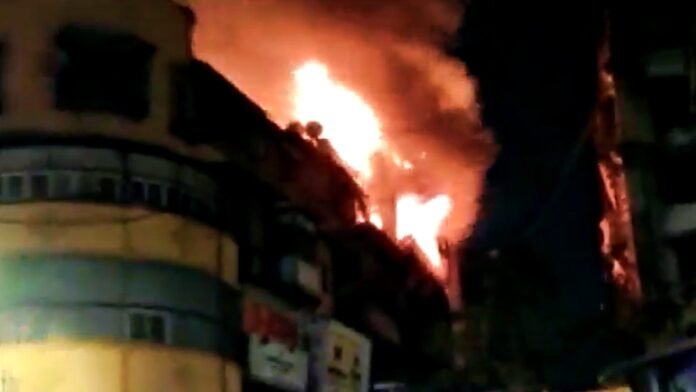 fire in jhaveri bajar