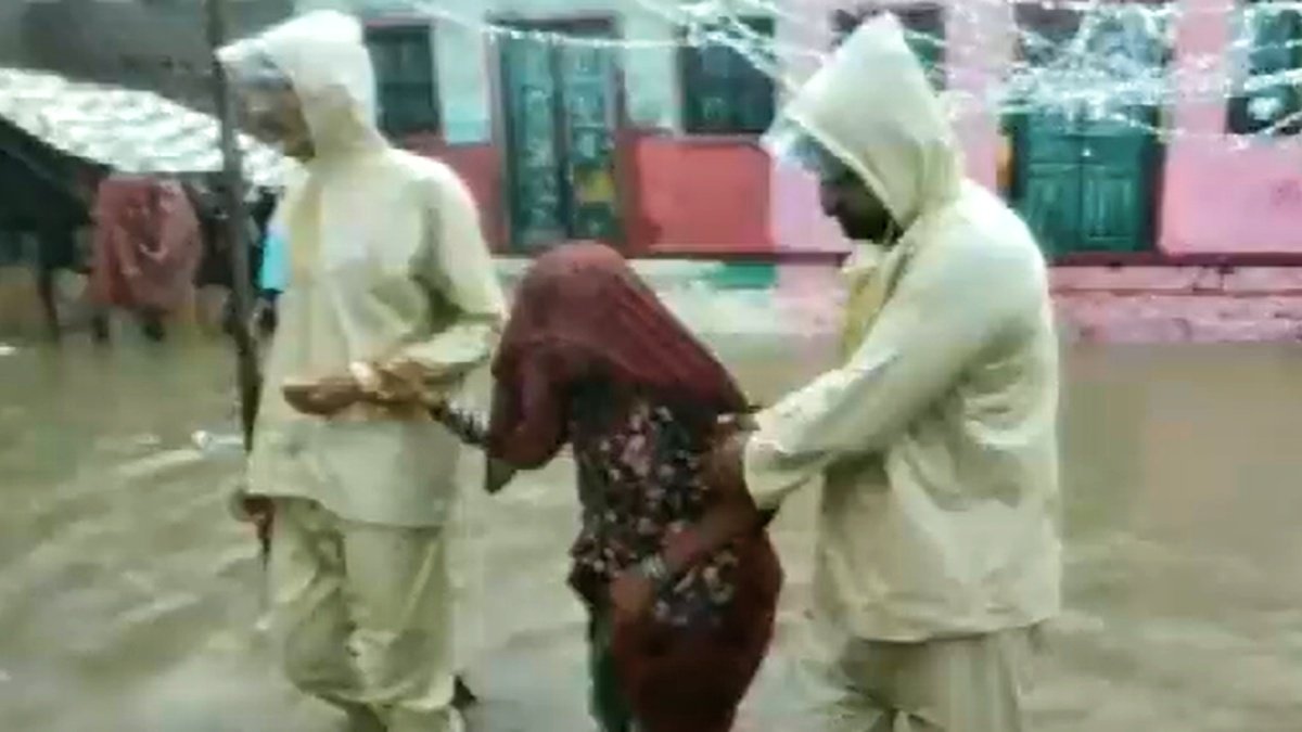 Surava and Panchna dams broke due to heavy rains in western Rajasthan, the situation is getting worse