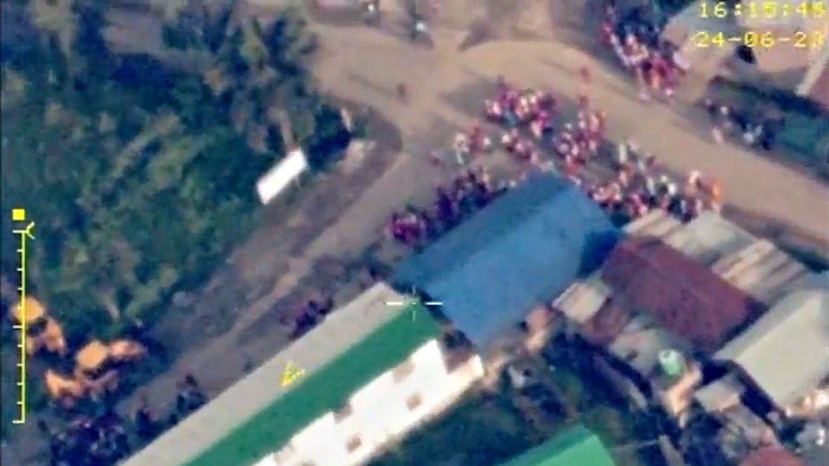 Forced to face mob of women in Manipur, Army frees 12 militants who were caught after a tough fight