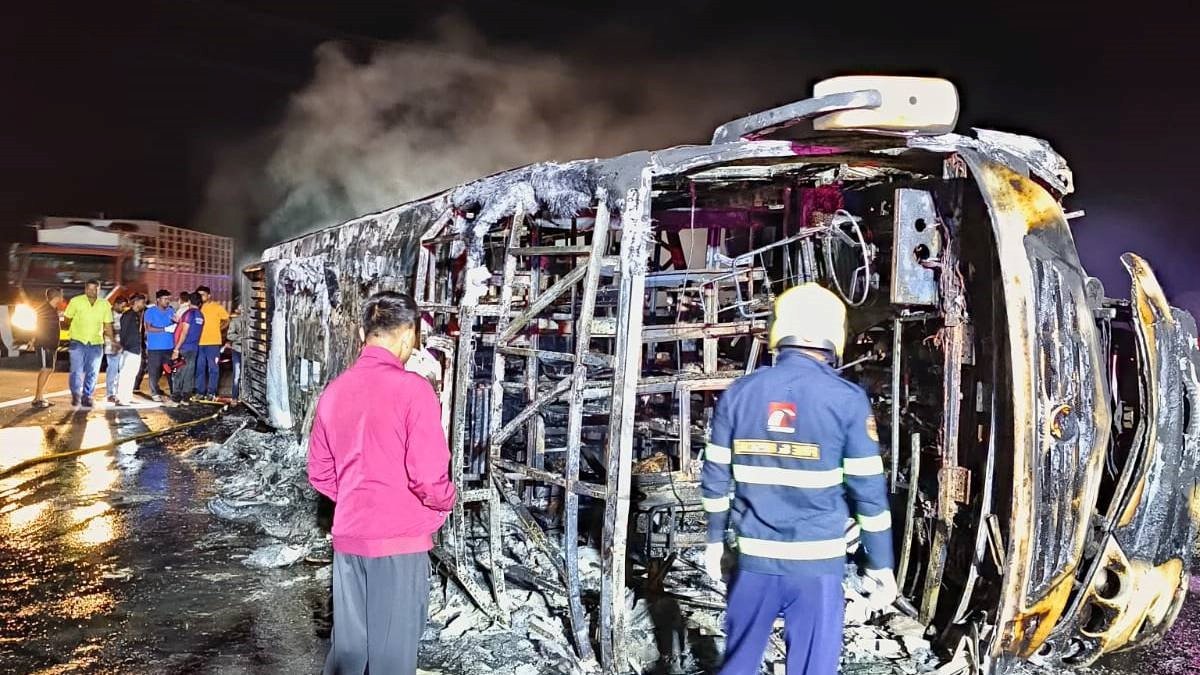 Horrible accident in Buldhana, bus caught fire on Samridhi Expressway, 26 passengers burnt alive