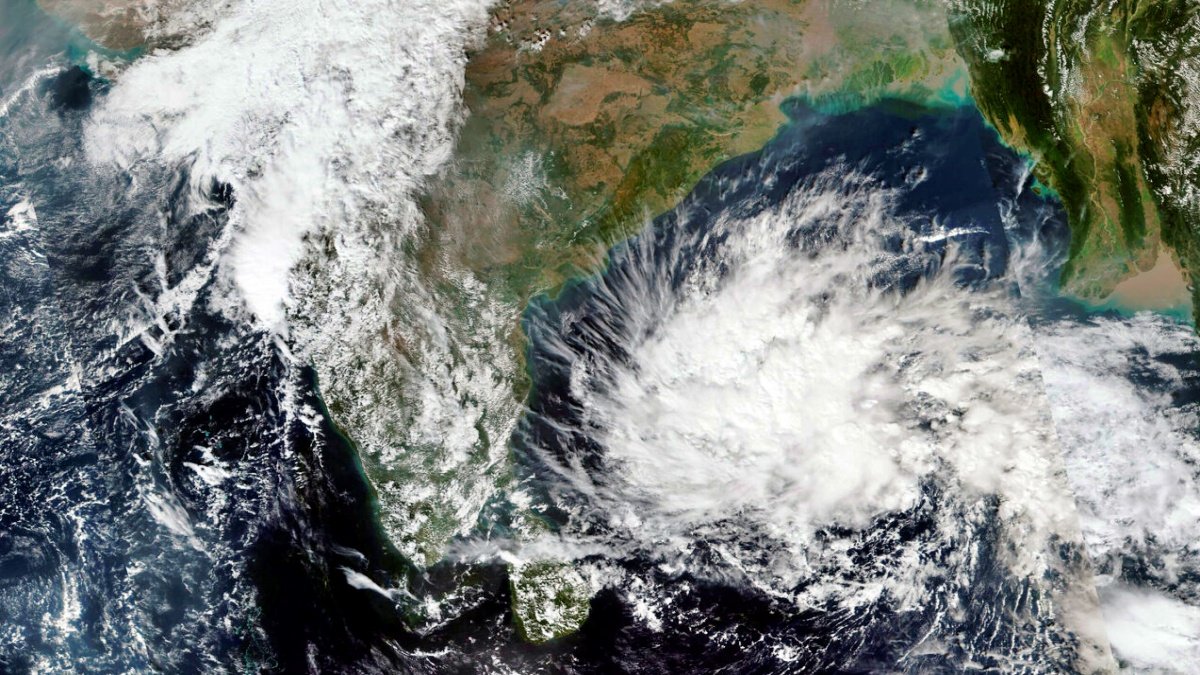 Cyclonic storm is brewing in the Bay of Bengal, heavy rain alert issued for these 12 states