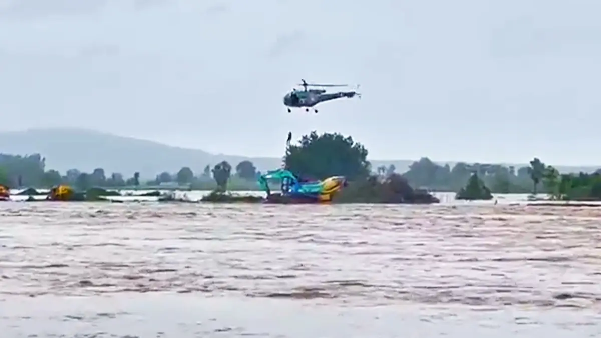 160 tourists who had gone to see Mutyamadhara Falls were rescued; IAF airlifted 6 people from Nainpaka village