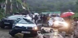 Rocks falling from mountain crushed two cars