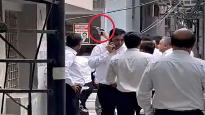 firing outside Tis Hazari court firing outside Tis Hazari court