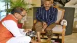 Dashmat Rawat feet washing by CM