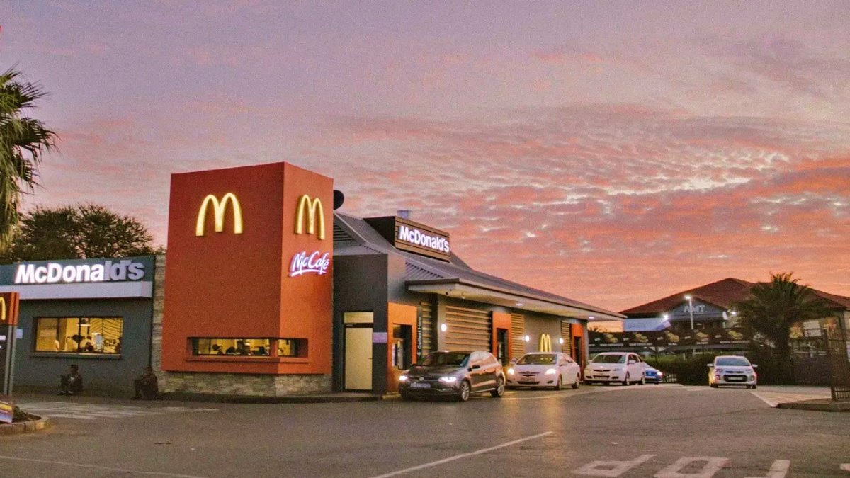 First ‘drive thru’ restaurant opened by food chain McDonald’s in Mumbai ...