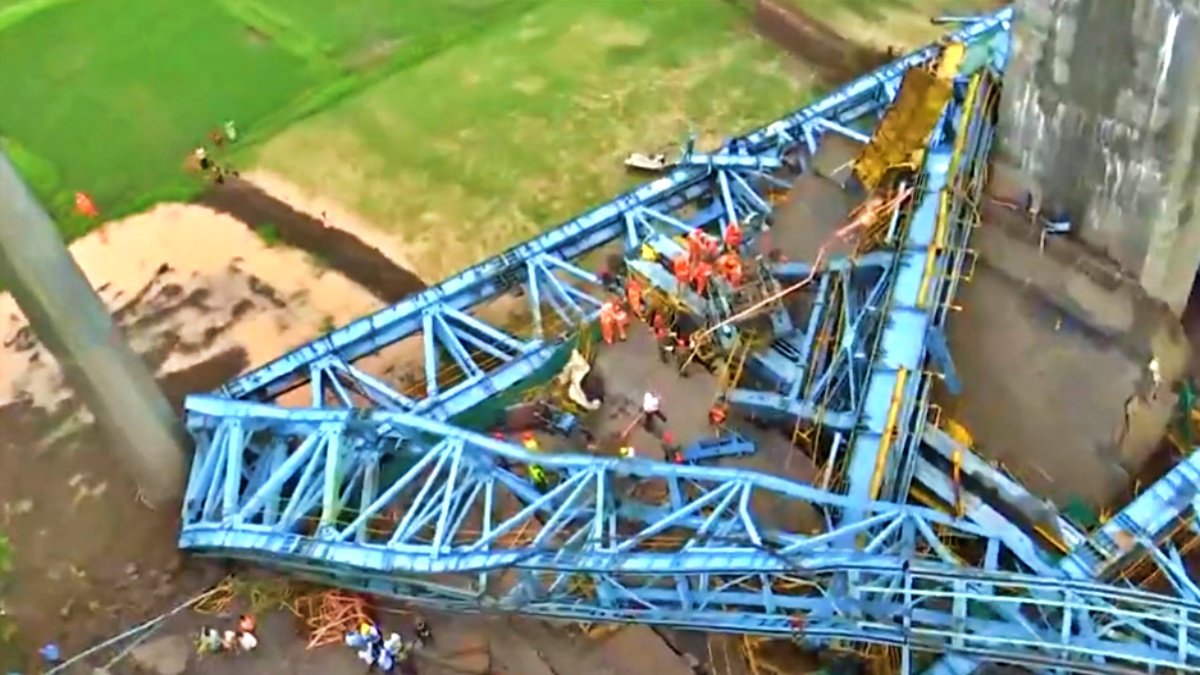Terrible accident on Samruddhi Highway, 16 people died due to falling of girder launcher, 6 buried under debris