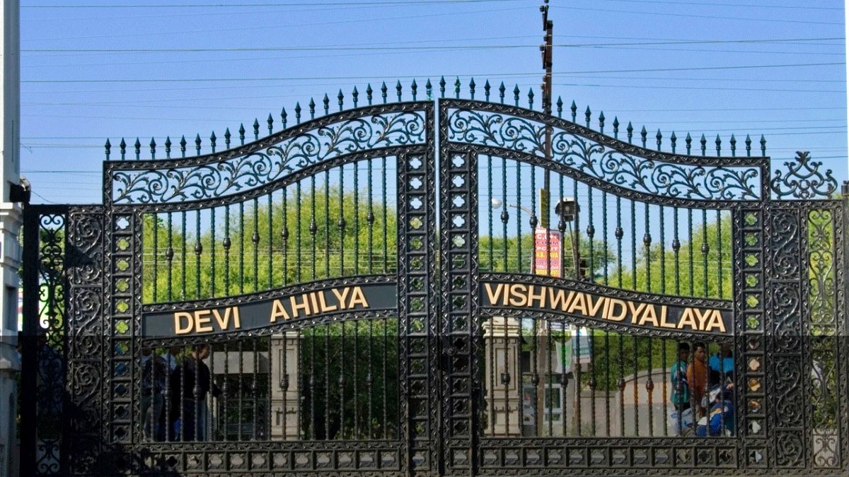 Students allege unfair marking in Master of Journalism exam in DAVV Indore