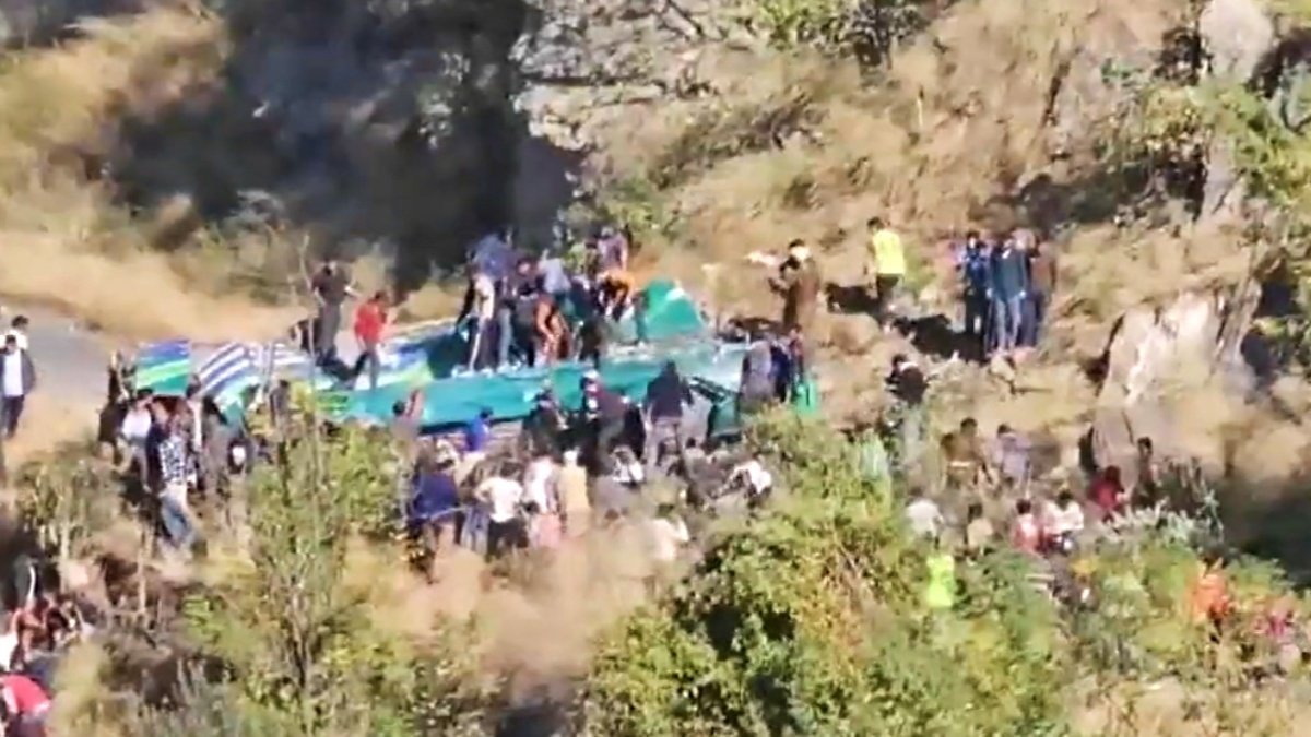 Bus plunges into gorge in Jammu | PalPal News Hub | Latest National, Technology, and Astrology News Bus plunges into gorge in Jammu