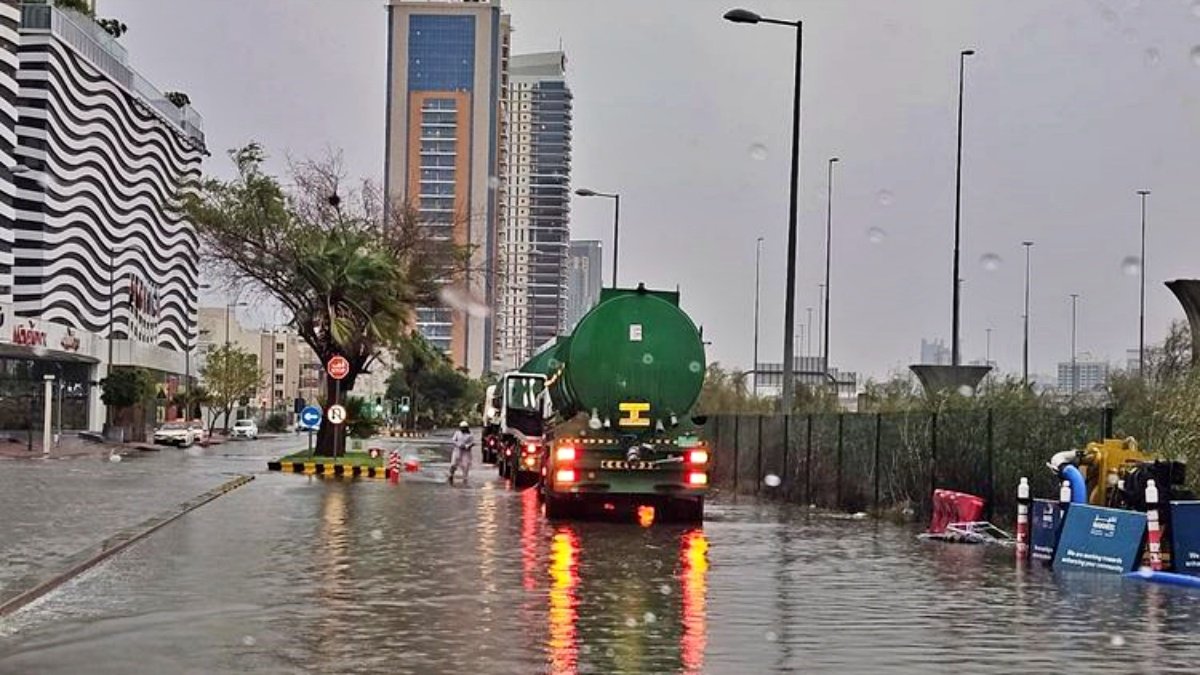Heavy rain causes flooding and disruption in UAE, authorities issue alerts