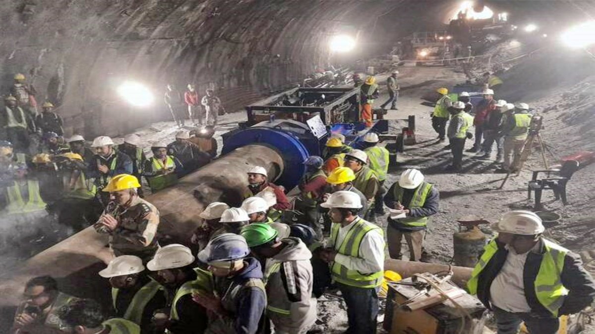 Uttarkashi tunnel collapse: Rescue team installs 6-inch pipe to provide food and medical supplies