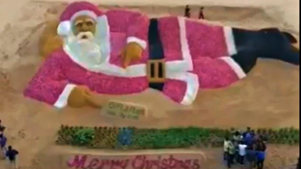 Onion Santa Claus: A Unique Sand Artwork by Sudarshan Patnaik on Puri Beach